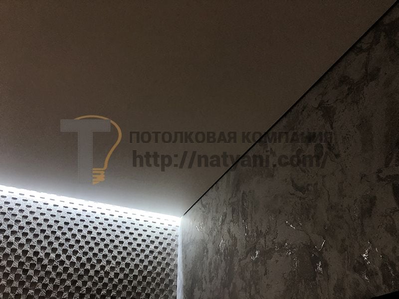Теневой натяжной потолок для квартиры в Ногинске