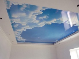 Натяжной потолок голубое небо с облаками